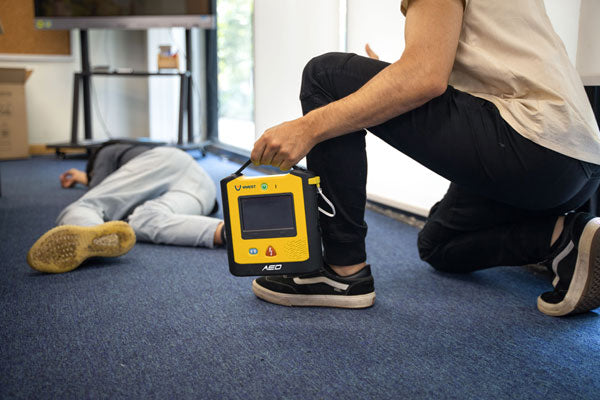 Vi Vest Vivest Power Beat Semi Automatic Defibrillator Aed X Cm2081 - - Customisable Defibrillators