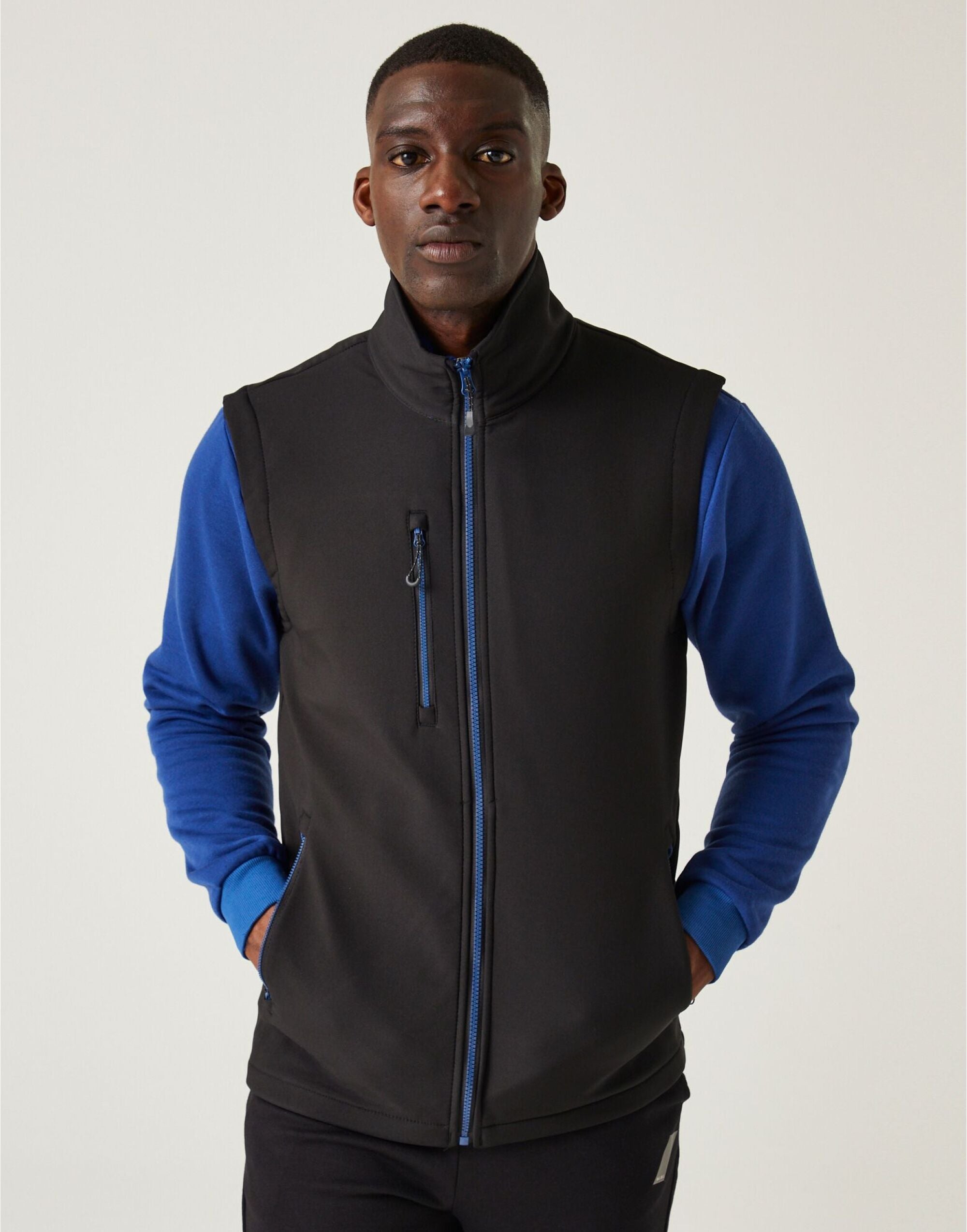 Regatta Professional Regatta Navigate 2L Softshell Bodywarmer TRA915 - Black New Royal - Customisable Bodywarmers